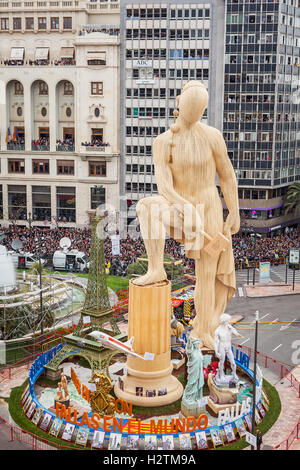 Falla di Plaza del Ayuntamiento ,Fallas Festival,Valencia,Spagna Foto Stock