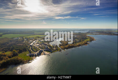 Vista aerea, cottage, capitano case, Rechlin-Nord Harbour Village e la filiale canal a Claassee, Rechlin, con Marina Foto Stock