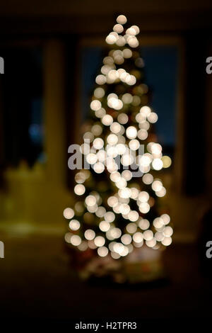 Dettaglio dell albero di Natale luci focus sfocati sfocato Foto Stock