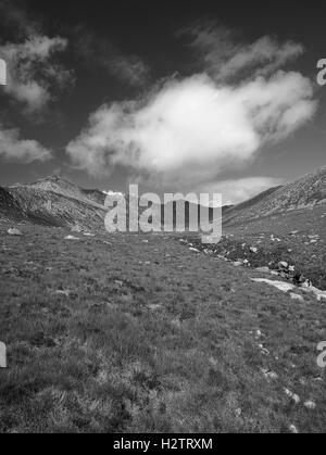 Goatfell & Coire Lan da Meall Breac sul ponte Corrieburn al percorso Goatfell, Isle of Arran, N. Ayrshire, in Scozia Foto Stock