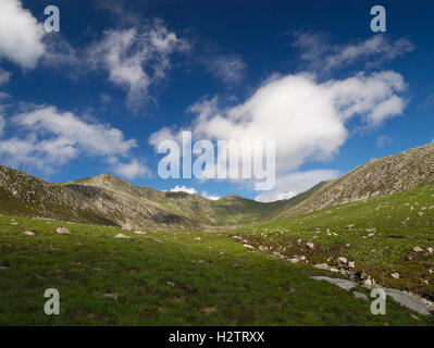 Goatfell & Coire Lan da Meall Breac sul ponte Corrieburn al percorso Goatfell, Isle of Arran, N. Ayrshire, in Scozia Foto Stock