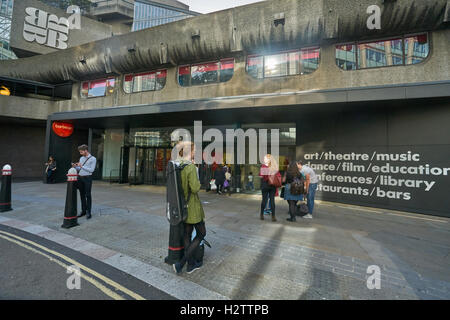 Ingresso al Barbican Arts Centre Foto Stock