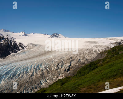 Vista del ghiacciaio di uscita come si lascia la Harding Icefield su una bella mattina d'estate, il Parco nazionale di Kenai Fjords, Seward, Alaska Foto Stock