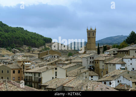 San Martino di Tours. Il campanile della chiesa, Uncastillo, cinque ville, Saragozza, Aragona, Spagna, Foto Stock