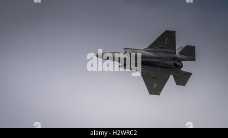 Farnborough, Regno Unito - 6 Luglio 2016: Lockheed Martin F35B joint strike fighter aircraft in volo a Farnborough Foto Stock