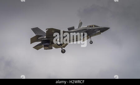 Farnborough, Regno Unito - 6 Luglio 2016: Lockheed Martin F35B joint strike fighter aircraft in volo a Farnborough Foto Stock