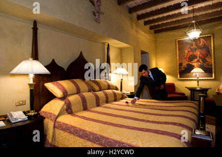 Monasterio Hotel si stabilì in un monastero del XVI secolo. Il Perù, Provincia di Cuzco, Cuzco, patrimonio mondiale dell UNESCO, Plaza de Las Nazarenas Foto Stock