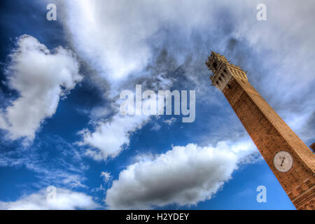 Torre del Mangia a Siena, Toscana, Italia Foto Stock