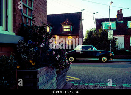 Vintage Nissan Figaro auto, parcheggiato sulla strada, whitstable kent, England, Regno Unito Foto Stock