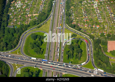 Vista aerea, congestione del traffico, A59 e A40 autostrada Autobahn, Duisburg, distretto della Ruhr, Nord Reno-Westfalia, Germania Foto Stock