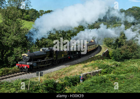 Manor 7822 Foxcote Manor e 2807 a Darnholme sul NYMR doppia voce un treno in autunno di Gala. Foto Stock