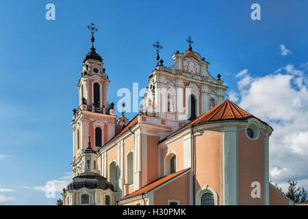 St. Catherines chiesa (Sv. Kotrynos baznycia) è una chiesa barocca nella città vecchia di Vilnius, Lituania, paesi baltici, Europa Foto Stock