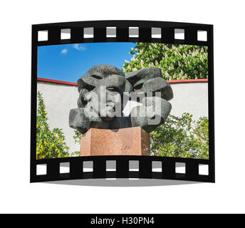 Il monumento per la poetessa del Salomeja Neris è situato nella città vecchia di Vilnius, Lituania, paesi baltici, Europa Foto Stock