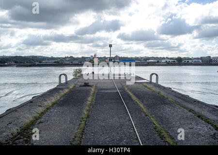 Londra REGNO UNITO, 2 ottobre 2016. Chiusura annuale della Thames Barrier per opere di ingegneria. Credito: Alberto Pezzali/Alamy Live news Foto Stock