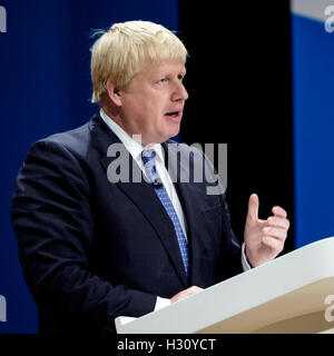 Congresso del Partito conservatore il 02/10/2016 a Birmingham ICC, Birmingham. Persone nella foto: Boris Johnson, Segretario di Stato per gli Affari Esteri e del Commonwealth, indirizzi la conferenza su Il primo giorno . Foto di Julie Edwards. Foto Stock