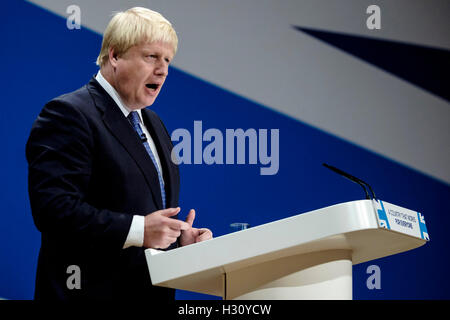 Congresso del Partito conservatore il 02/10/2016 a Birmingham ICC, Birmingham. Persone nella foto: Boris Johnson, Segretario di Stato per gli Affari Esteri e del Commonwealth, indirizzi la conferenza su Il primo giorno . Foto di Julie Edwards. Foto Stock