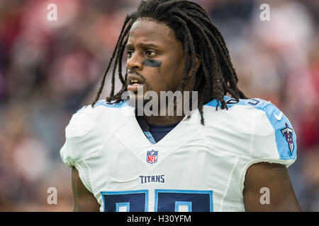 Houston, Texas, Stati Uniti d'America. 2 Ottobre, 2016. Tennessee Titans linebacker Sean Spence (55) prima di essere un gioco di NFL tra Houston Texans e Tennessee Titans a NRG Stadium di Houston, TX il 2 ottobre 2016. I Texans hanno vinto 27-20. Credito: Trask Smith/ZUMA filo/Alamy Live News Foto Stock