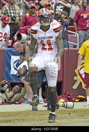 Landover, Maryland, Stati Uniti d'America. 2 Ottobre, 2016. Cleveland Browns wide receiver Terrelle Pryor (11) festeggia dopo il suo punteggio del team Seconda touchdown nel secondo trimestre contro Washington Redskins a FedEx in campo Landover, Maryland il 2 ottobre 2016. Il Redskins ha vinto il gioco 31 - 20.Credit: Ron Sachs/CNP Credito: Ron Sachs/CNP/ZUMA filo/Alamy Live News Foto Stock