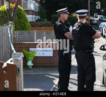 Bournemouth Dorset, Regno Unito. 3 Ottobre, 2016. Ma è stato arrestato in un luogo di bellezza per sospetto di omicidio nel pomeriggio di ieri dopo che il corpo di una donna è stato scoperto in Bournemouth. Forze di polizia sono chiamati a un indirizzo in Harley Gardens, off Vale Road, a 2,40 pm domenica pomeriggio. Lì hanno trovato una donna, che ritiene di essere nel suo 20s, che aveva subito gravi lesioni. Lei è stato dichiarato morto in corrispondenza della scena. I suoi parenti prossimi sono stati informati e il coroner è stato notificato. Detective da Dorset polizia la grande criminalità squadra di indagine (MCIT) ha lanciato un assassinio di inchiesta. Credito: uknip/Alamy Live ne Foto Stock