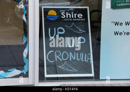 Sydney, Australia. Il 3 ottobre 2016. Molte aziende e abitazioni in Cronulla, a sud di Sydney sono state decorate a sostegno del Cronulla squali Nazionale Rugby League team che ha sconfitto la tempesta di Melbourne in NRL Grand final. Credito: Richard Milnes/Alamy Live News Foto Stock