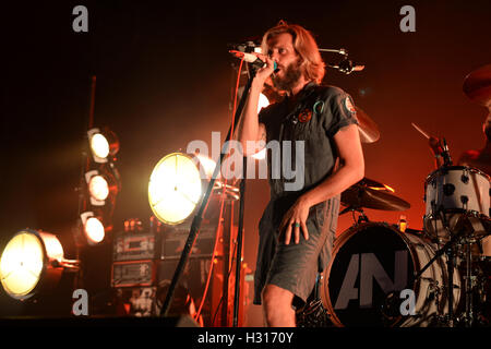 WEST PALM BEACH, FL - 02 ottobre: Awolnation esegue presso la Vodka perfetto anfiteatro sul Ottobre 2, 2016 a West Palm Beach in Florida. Credito: mpi04/MediaPunch Foto Stock