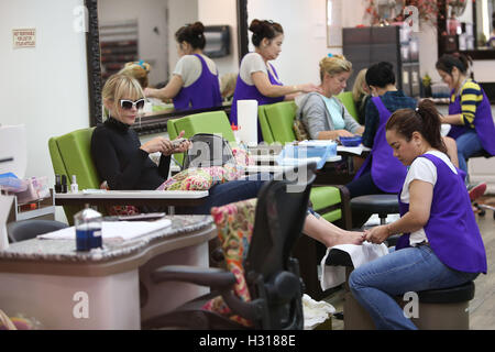 Beverly Hills, Ca. 3° Ott, 2016. Jaime re visto arrivare i suoi chiodi fatto di Beverly Hills, la California il 3 ottobre 2016. Credito: Mpi99/media/punzone Alamy Live News Foto Stock