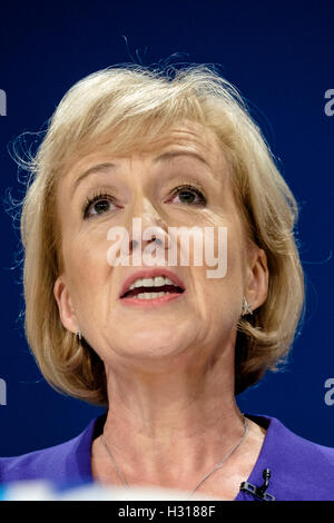 Congresso del Partito conservatore giorno 2 su 03/10/2016 a Birmingham ICC, Birmingham. Persone nella foto: Andrea Leadsom, Segretario di Stato per l'ambiente, l'alimentazione e gli affari rurali , affronta conferenza . Foto di Julie Edwards. Foto Stock