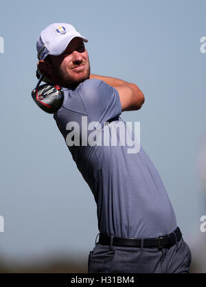 Dell'Europa Chris Wood durante le singole partite del giorno tre della 41st Ryder Cup a Hazeltine National Golf Club in Chaska, Minnesota, Stati Uniti d'America. Foto Stock