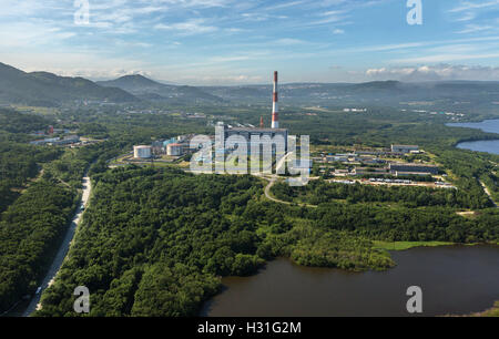 Centrale termoelettrica nella città di Petropavlovsk-Kamchatsky vicino a Baia Avacha. Foto Stock