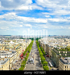 Parigi, panoramica vista aerea del Champs Elysees boulevard. In Francia, in Europa. Foto Stock