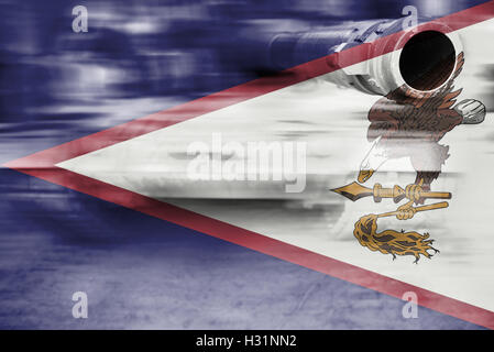 Potenza militare del tema, motion blur serbatoio con American Samoa bandiera Foto Stock