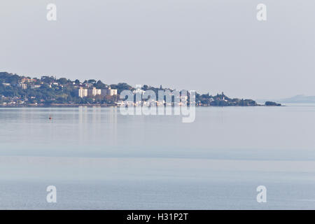 A sud di Porto Alegre edifici della città con la riflessione sul lago. Foto Stock