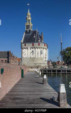 Storica Torre Hoofdtoren nel porto di Hoorn, Olanda Foto Stock