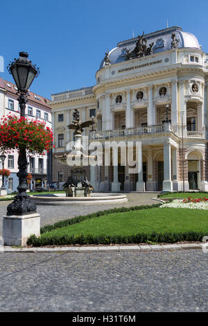 Il vecchio teatro nazionale slovacco edificio in Piazza Hviezdoslav nella città di Bratislava in Slovacchia. Foto Stock
