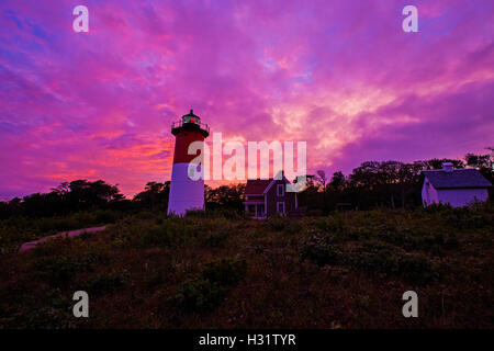 Faro Nauset purpureo tramonto a Cape Cod-Massachusetts Foto Stock