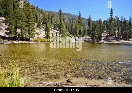 Un lago in Devils Postpile National Monument Foto Stock