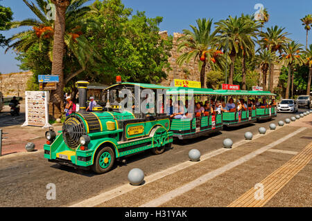 Strada turistica treno nella città di Kos, isola di Kos, Dodecanneso gruppo, Egeo, Grecia. Foto Stock