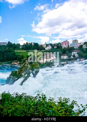 Cascate del Reno in Svizzera, closeup, vista dall'alto Foto Stock