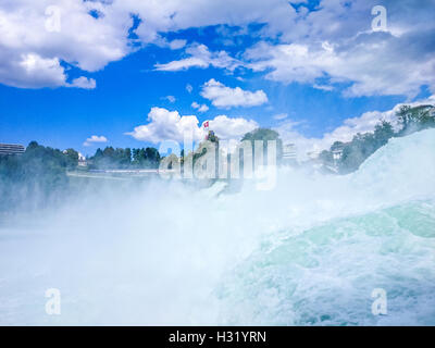 Cascate del Reno in Svizzera, primo piano orizzontale Foto Stock