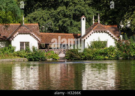 Isola d'anatra Cottage in St James Park, Londra England Regno Unito Regno Unito Foto Stock