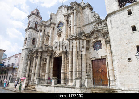 La storica cattedrale della Vergine Maria della Immacolata Concezione costruito nel 1777 in piazza Duomo, Havana Cuba Foto Stock