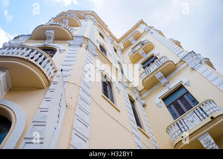 I primi anni del XX secolo Gómez Vila edificio vicino a Plaza Vieja a l'Avana vecchia è a casa per la sola Camera Obscura in America Latina Foto Stock