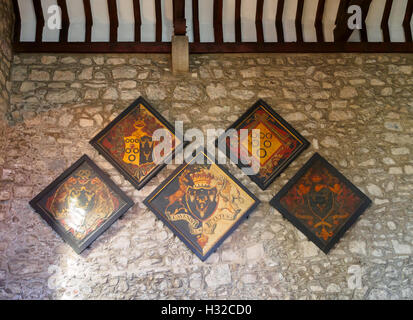 Marshall famiglia hatchments sulla parete interna Cartmel Priory, vicino a Grange Over Sands, Cumbria Foto Stock