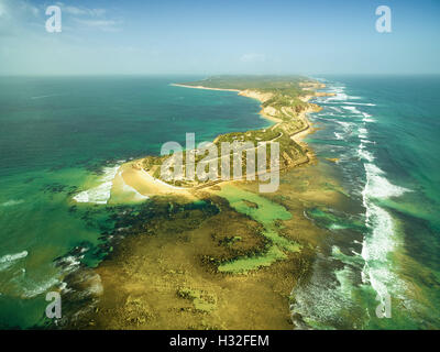 Vista aerea della punta della Penisola di Mornington con Fort Nepean su una luminosa giornata di sole. Melbourne, Victoria, Australia Foto Stock