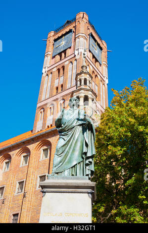 Nicolaus Copernicus memorial, Rynek Staromiejski, piazza della città vecchia, Torun, Pomerania, Polonia Foto Stock