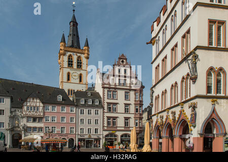 Spielzeugmuseum e Hauptmarkt, Trier, Renania-Palatinato, Germania Foto Stock