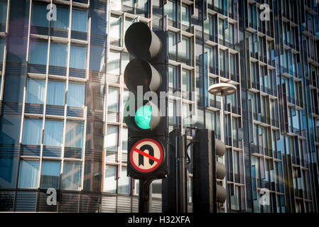 Il semaforo verde con nessuna inversione di segno. Foto Stock