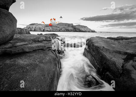 Alta Marea a Nubble Light - Cape Neddick Faro - Sohier Park - York Maine Foto Stock