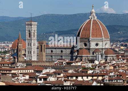 Vista dal Piazzale Michelangelo, Cattedrale di Santa Maria del Fiore, Firenze, Toscana, Italia Foto Stock