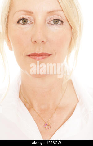 Donna, 49, in una sala spa Foto Stock